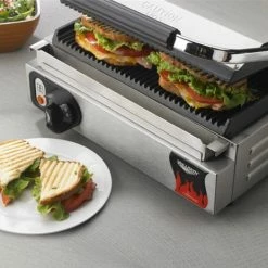 Panini Press Vollrath 40794 Grooved Top & Bottom Panini Sandwich Grill 13-1/2" X 9-1/8" Cooking Surface